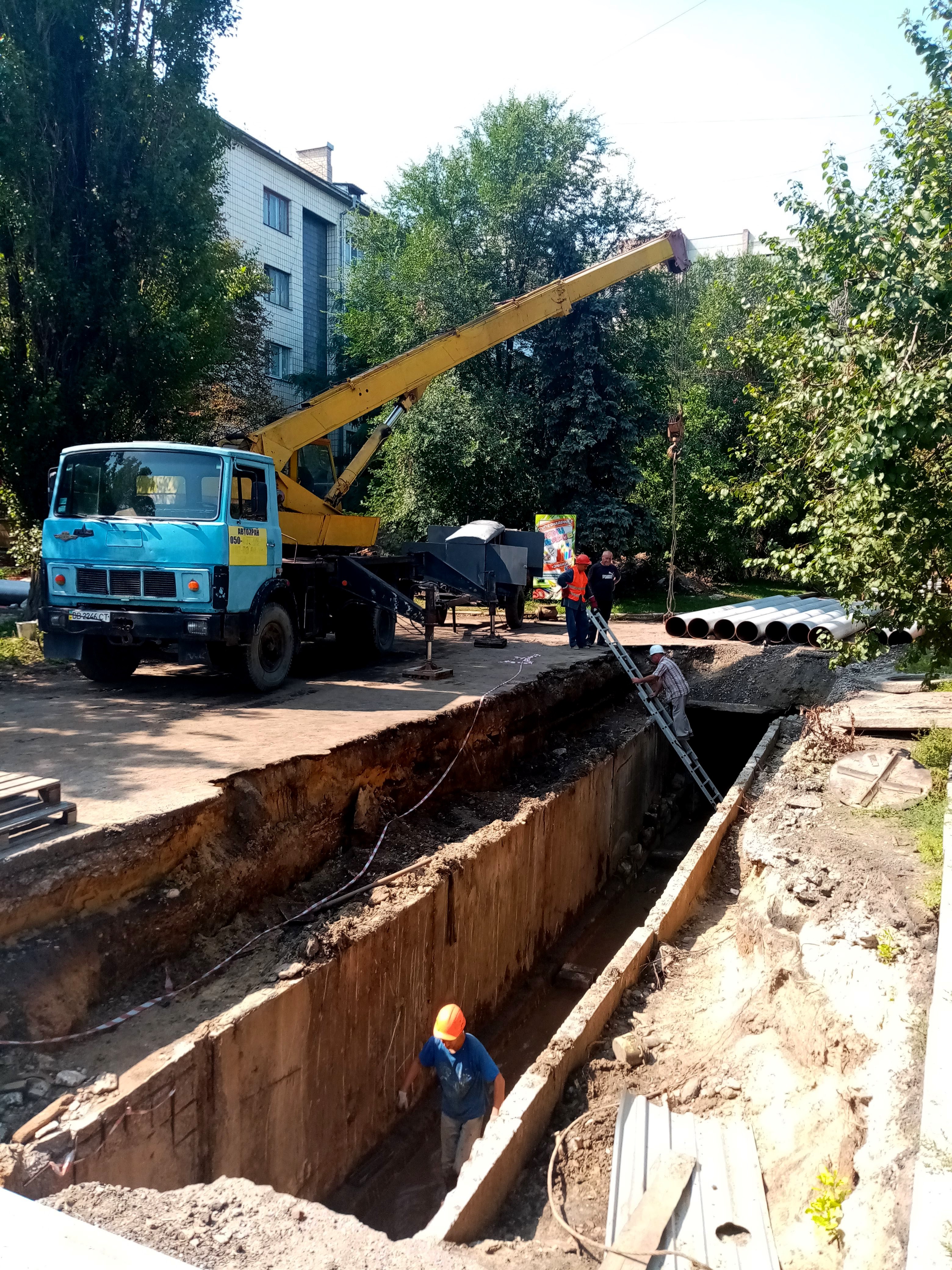 Коммунальщики ведут капитальный ремонт теплотрассы в центре города »  Администрация города Луганска - Луганской Народной Республики