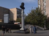 Возложение цветов к памятникам выдающимся луганчанам в День города