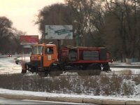 Коммунальщики завершают формировочную обрезку деревьев в центре города