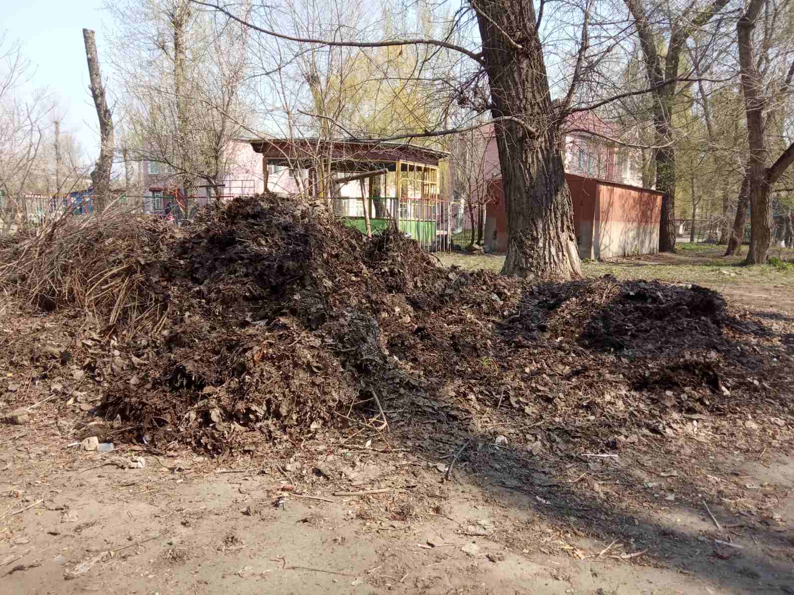 Округ луганска. Артёмовский район Луганск. Поселок Луганское Артемовский район. Артемовский район Луганск парк.