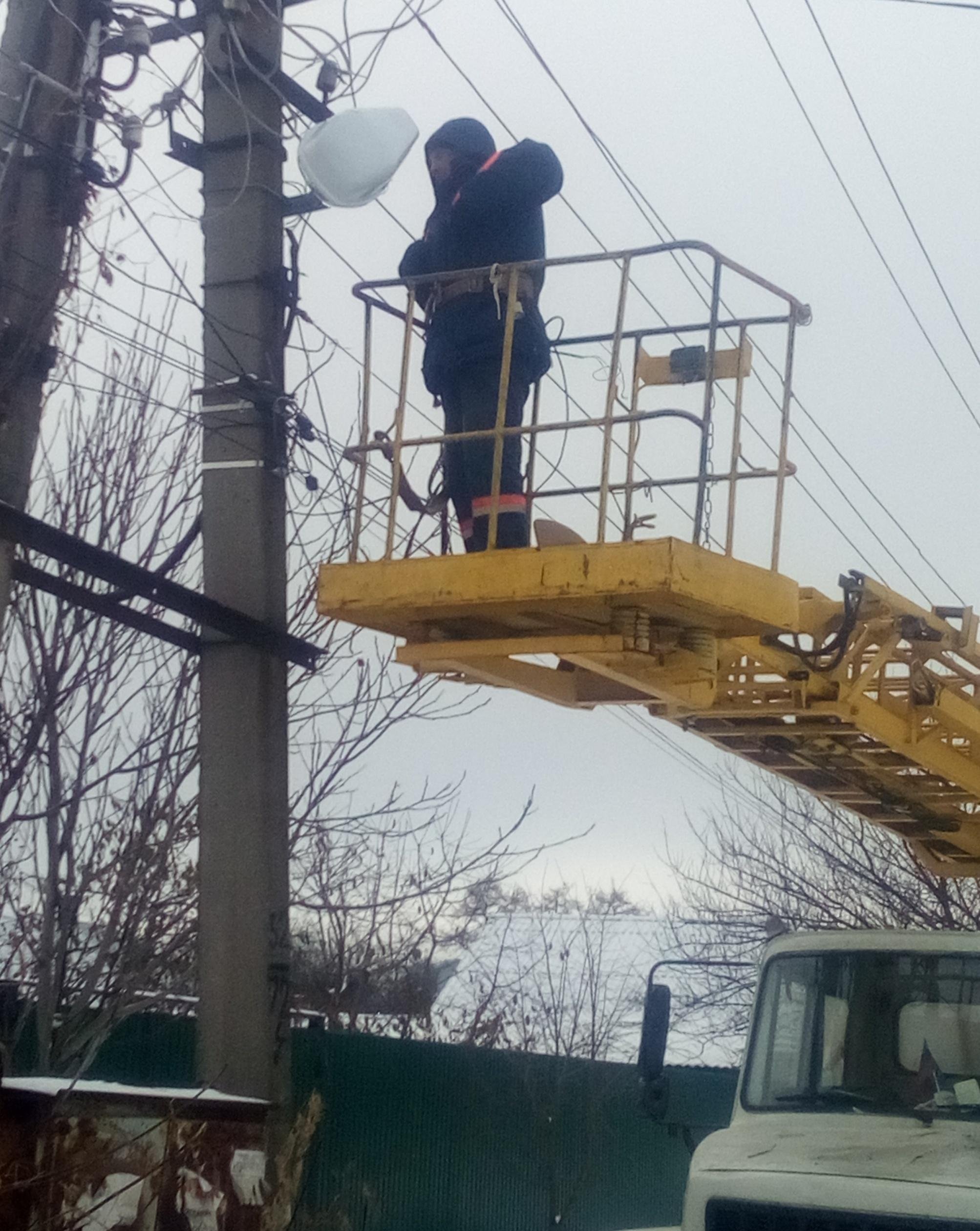 Горсвет» продолжает работы на улицах Луганска » Администрация города  Луганска - Луганской Народной Республики