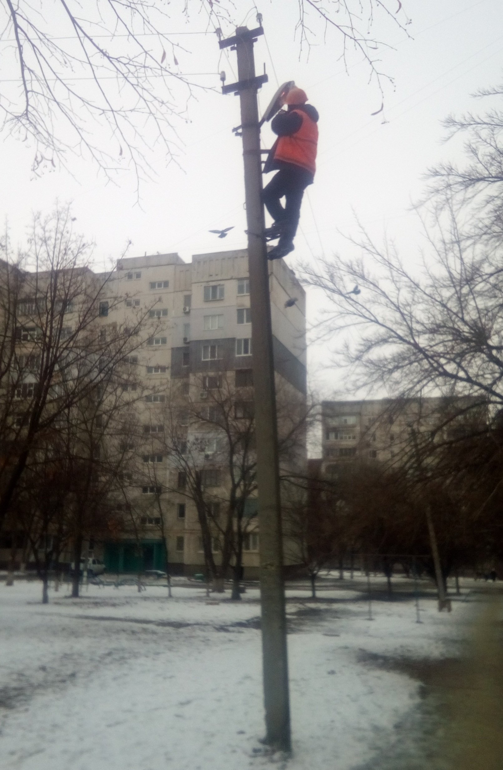 Луганский «Горсвет» за прошедшие сутки выполнил 13 заявок » Администрация  города Луганска - Луганской Народной Республики