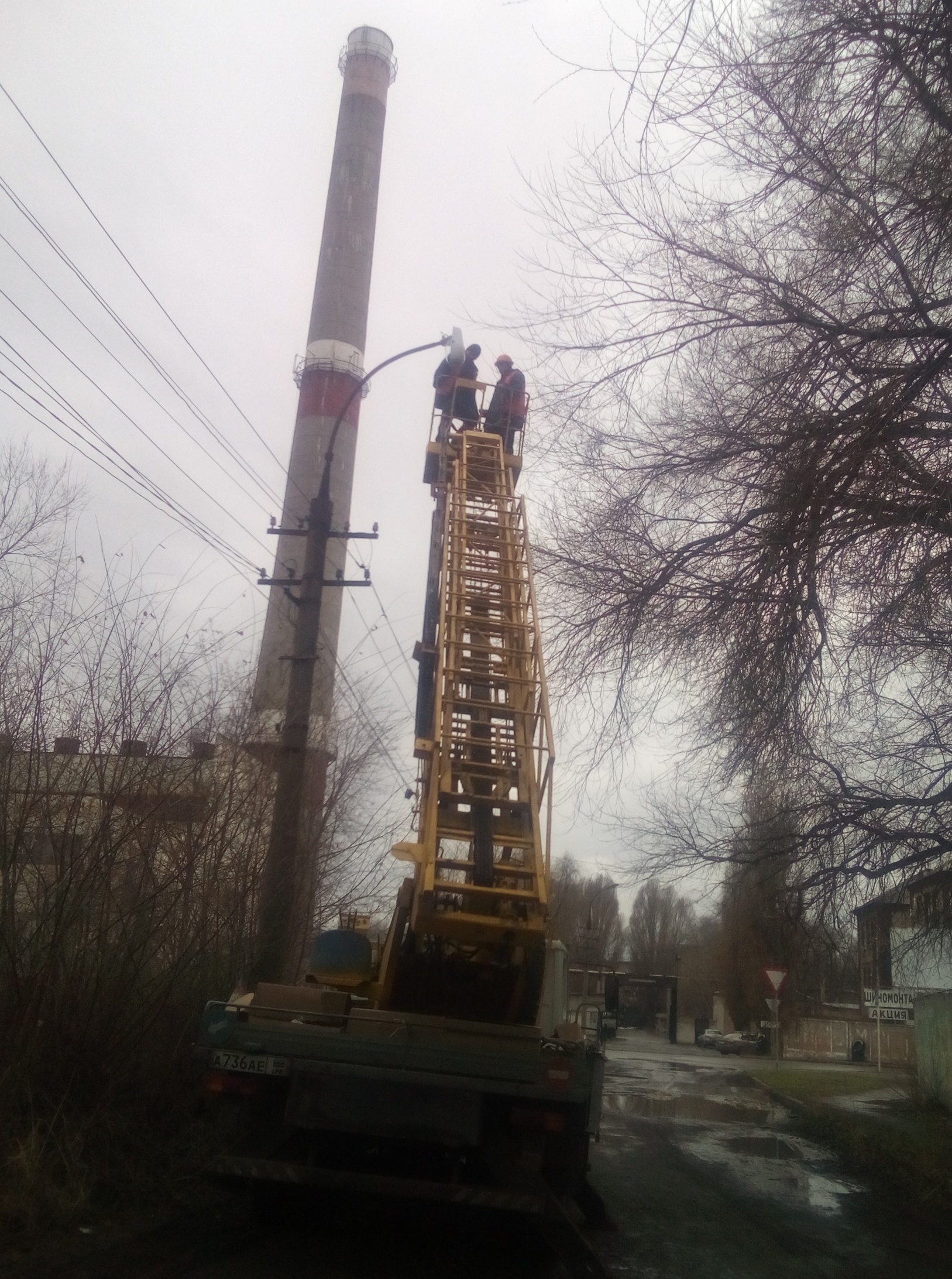 Столичный «Горсвет» за прошедшие сутки выполнил 13 заявок » Администрация  города Луганска - Луганской Народной Республики