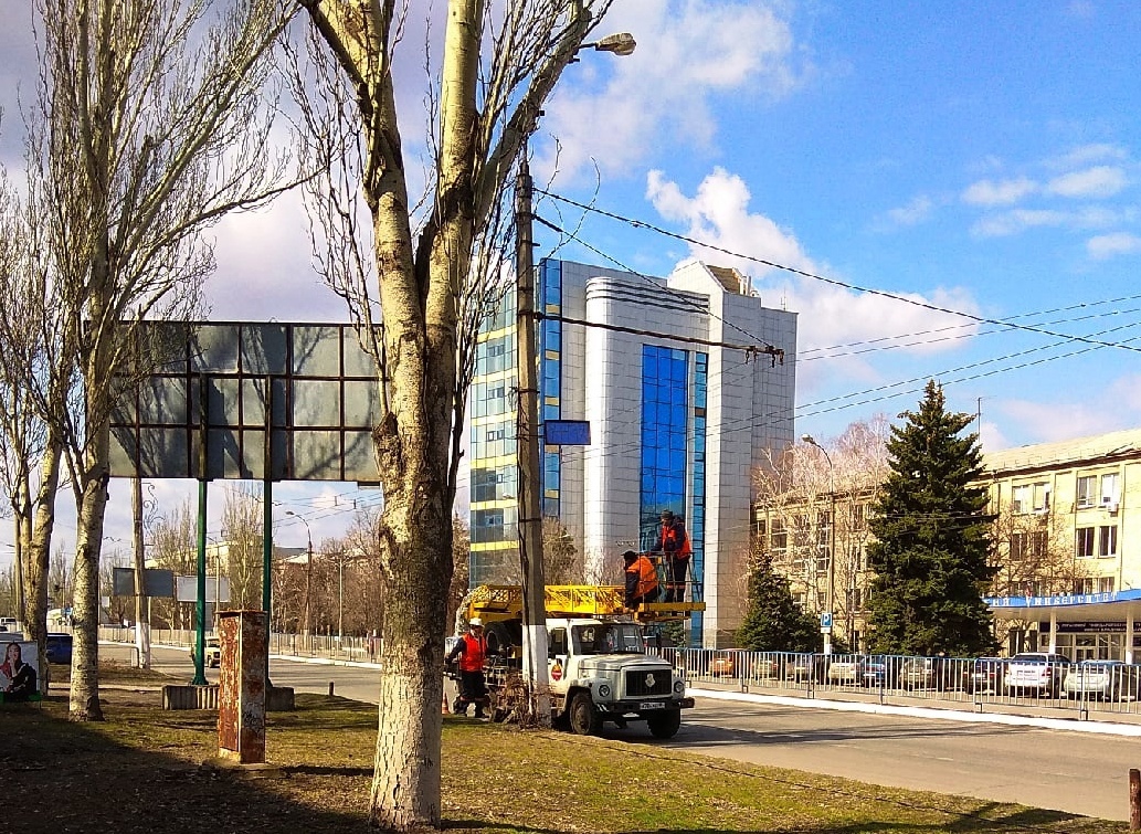 Луганск организации. Луганск. Восстановление Луганска. Луганск строительство. Город Луганск строительство.