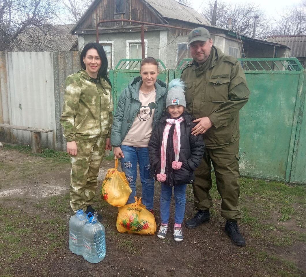 Работники прокуратуры Станично-Луганского района передали гумпомощь  малоимущим семьям » Администрация города Луганска - Луганской Народной  Республики