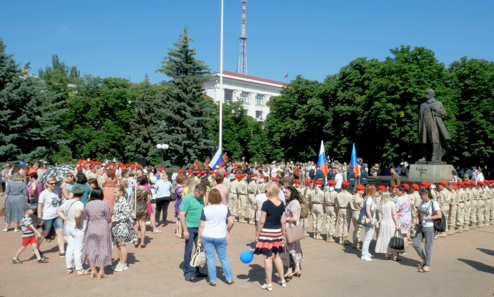 Столица Республики отпраздновала День России (фото, видео) » Администрация  города Луганска - Луганской Народной Республики