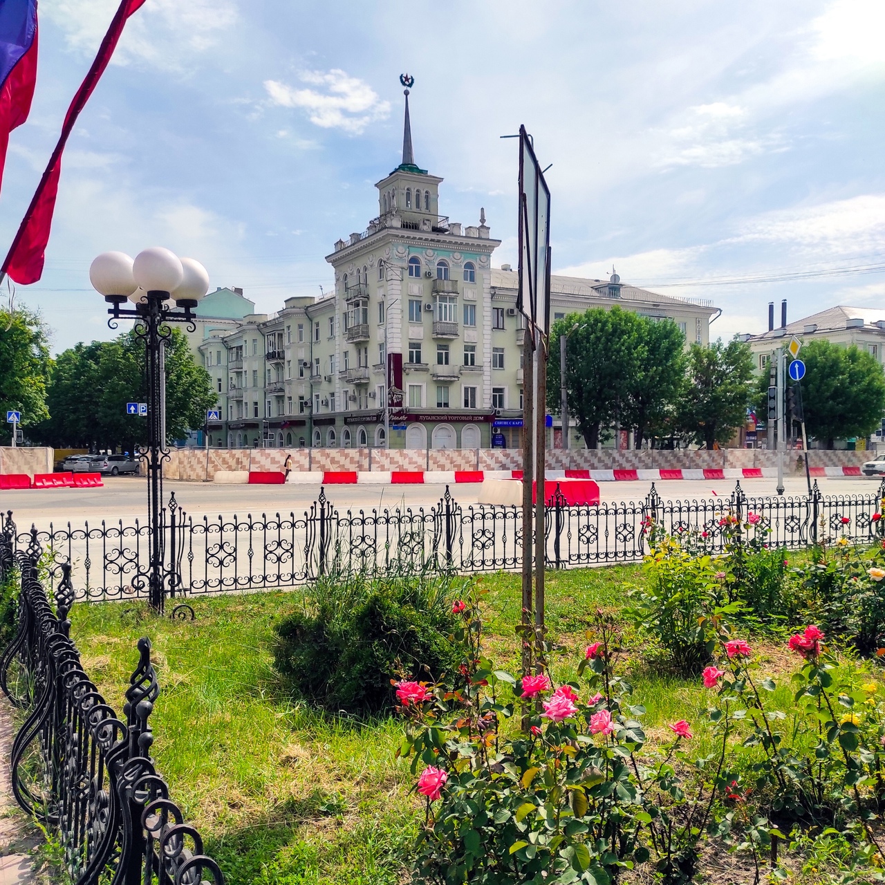 Погода в луганске саратовской. Администрация Луганска. Луганск. Климат Луганска. Почтовая 22 Луганск.