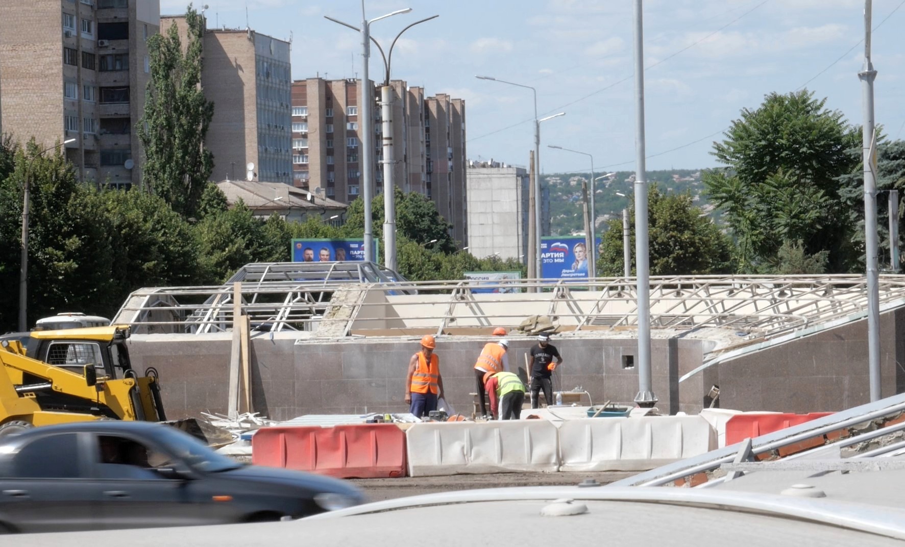 Московские специалисты реконструируют подземный переход на пересечении  Советской и Оборонной (видео) » Администрация города Луганска - Луганской  Народной Республики