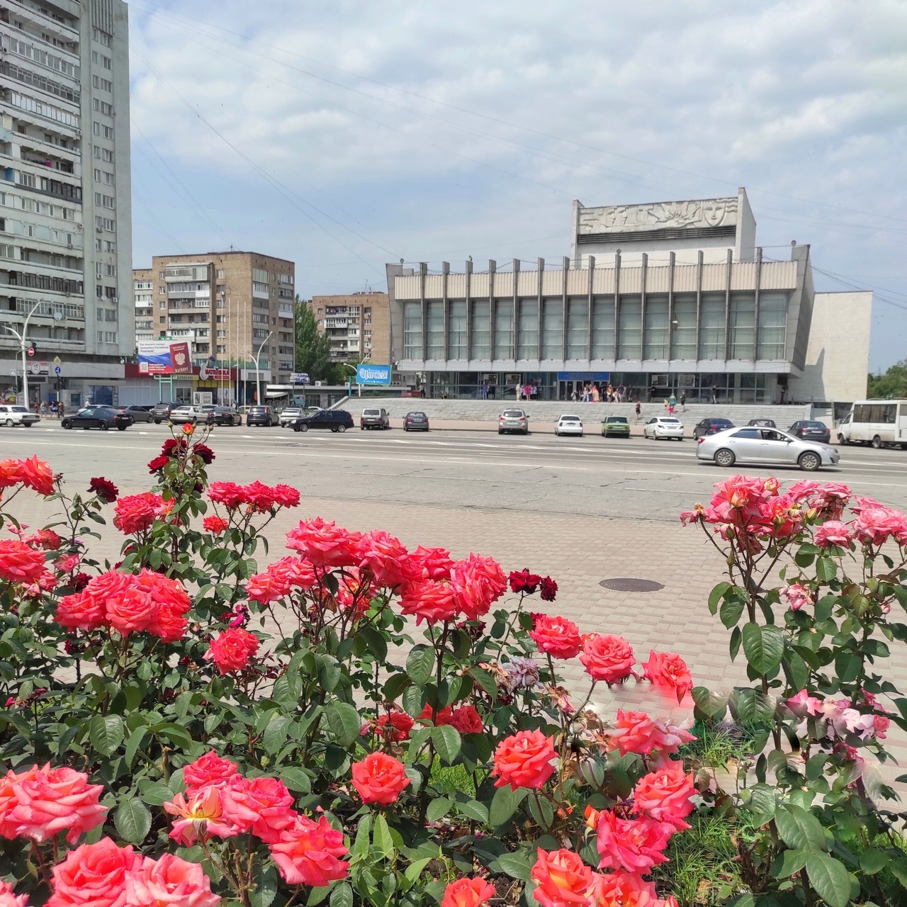 Столица луганской республики. Луганск до войны красивые фотографии. Луганск до Нижегородской. Дом техники Луганск фото. Луганск до Костромы.