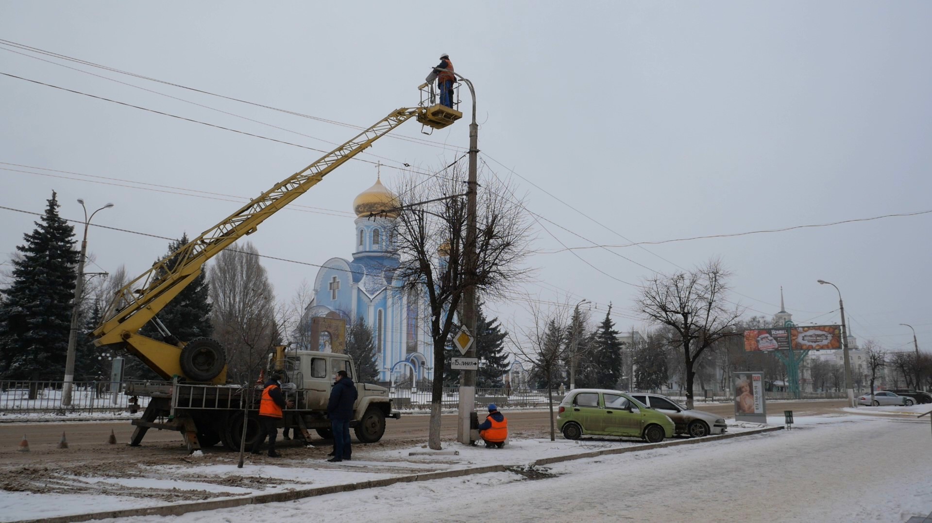 Луганскгорсвет заменил более 4 км воздушных линий после непогоды »  Администрация города Луганска - Луганской Народной Республики