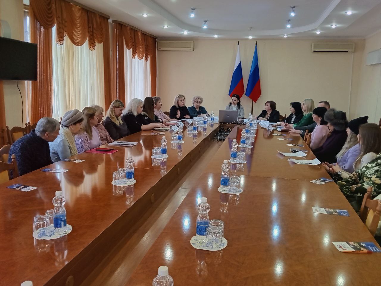 Власти Луганска обсудили с родственниками погибших бойцов меры поддержки и  помощи » Администрация города Луганска - Луганской Народной Республики