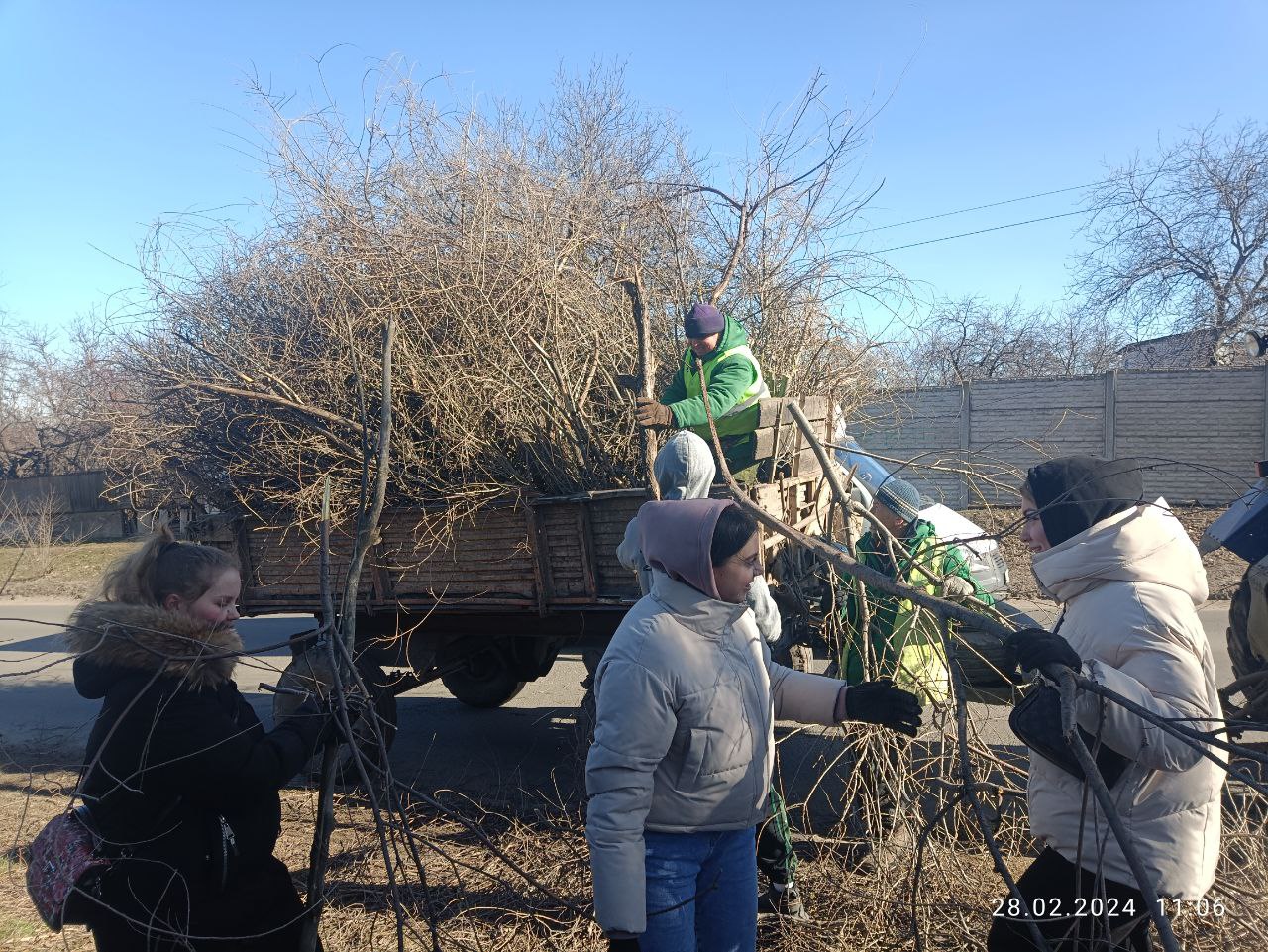 В Луганске проведено очередное мероприятие по благоустройству улиц 2-я  Беломорская и Ломоносова » Администрация города Луганска - Луганской  Народной Республики