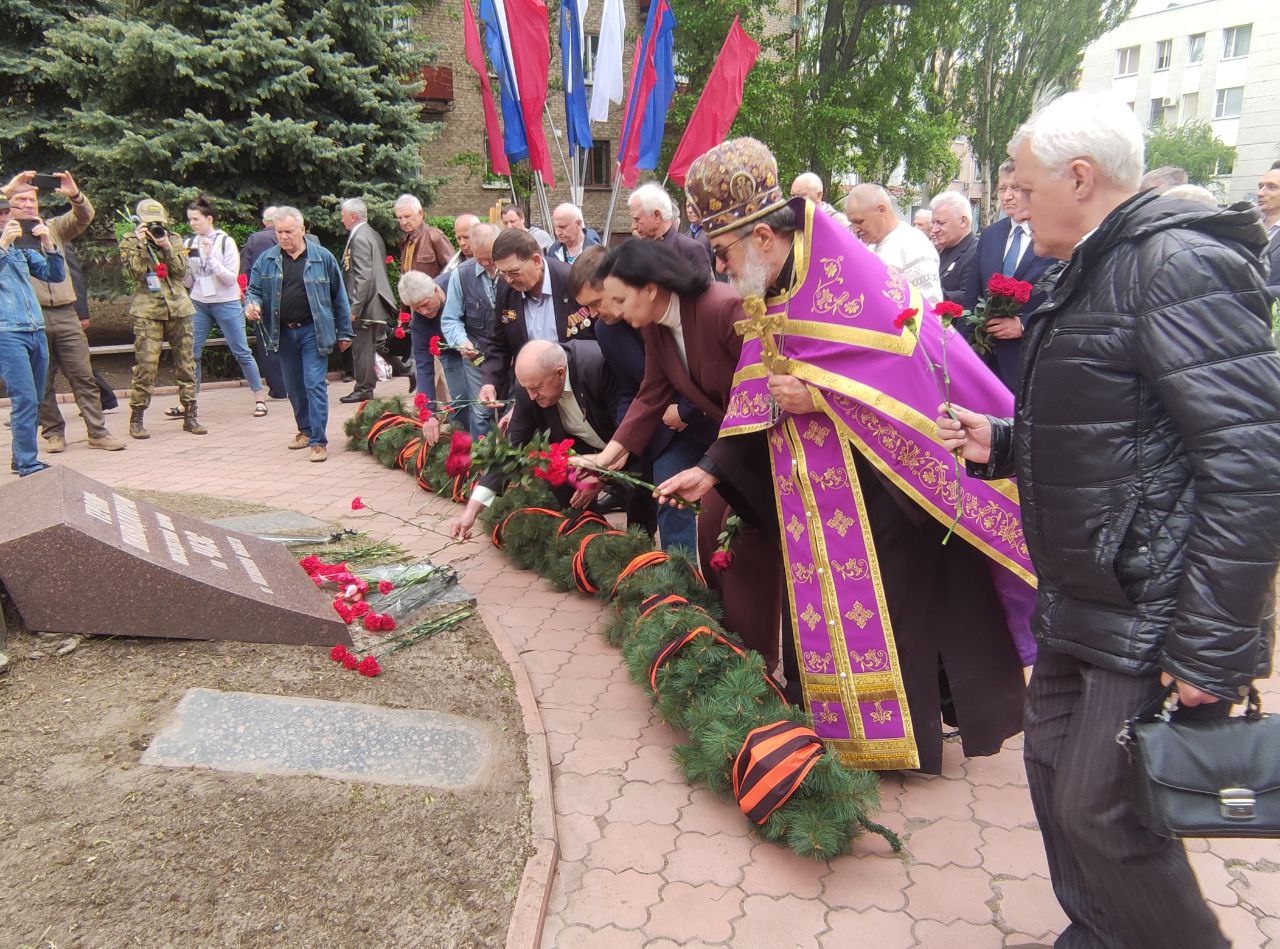 В память о 38-годовщине со дня аварии на Чернобыльской АЭС в Луганске  прошел митинг-реквием. » Администрация города Луганска - Луганской Народной  Республики