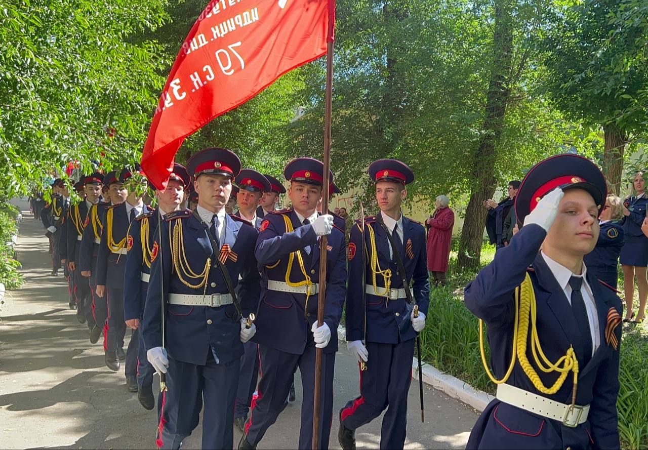 Парад у дома ветерана | 08.05.2024 | Луганск - БезФормата