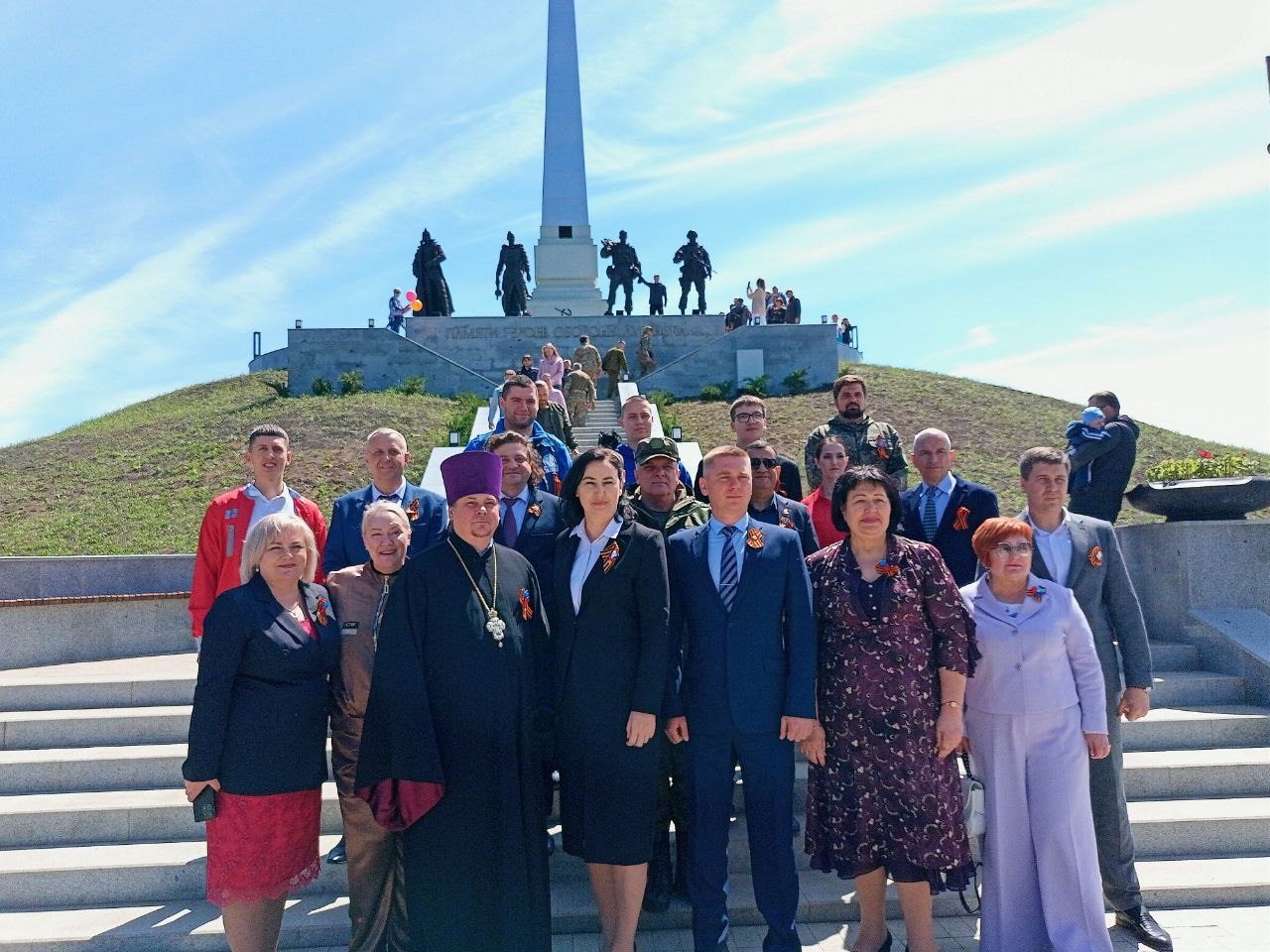 Возложение цветов к памятным местам Луганска | 09.05.2024 | Луганск -  БезФормата