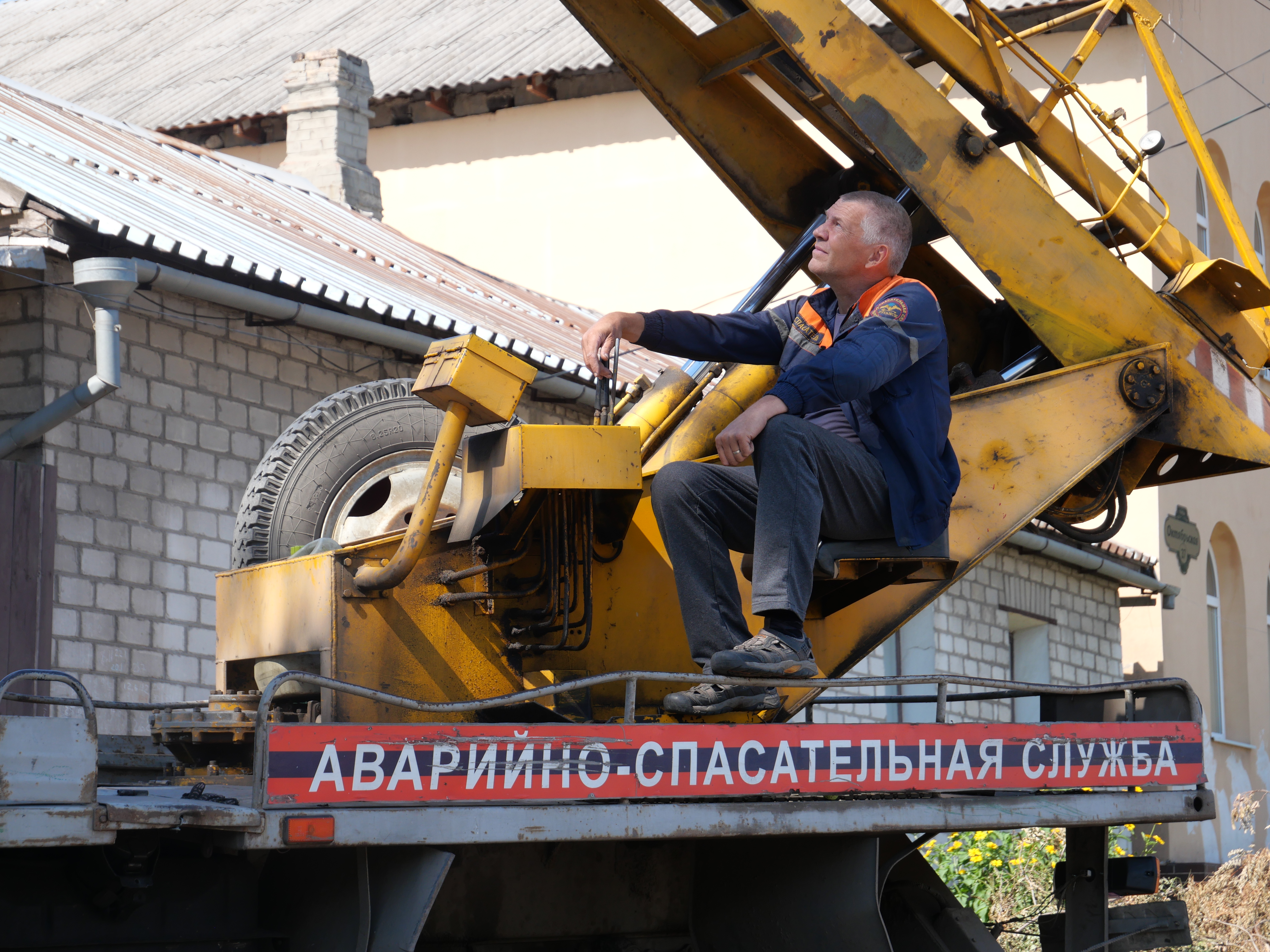 Городские службы оперативно отреагировали на сообщение жителей »  Администрация города Луганска - Луганской Народной Республики